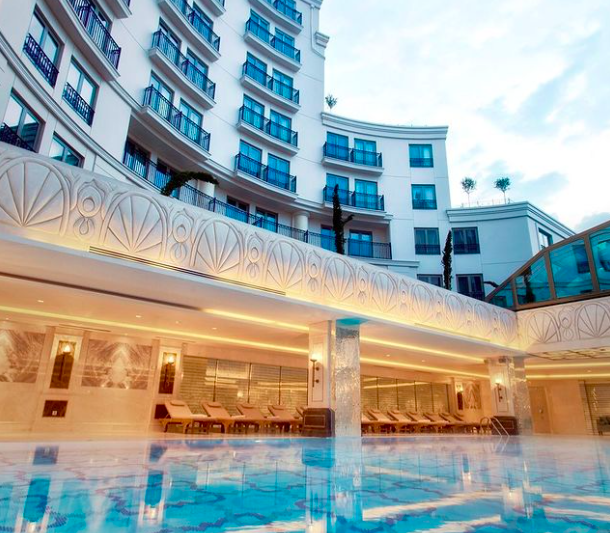 CVK park hotel istanbul piscine exterieur 1