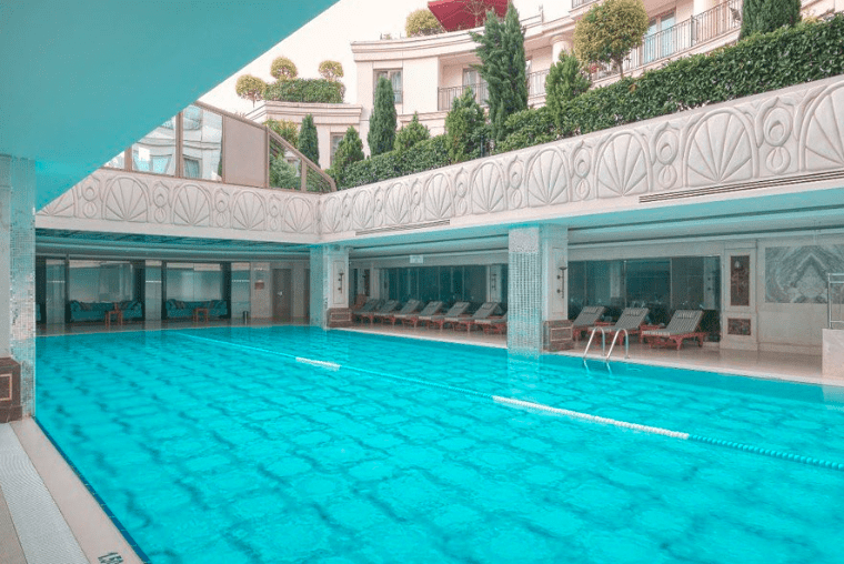 cvk park istanbul piscine exterieur